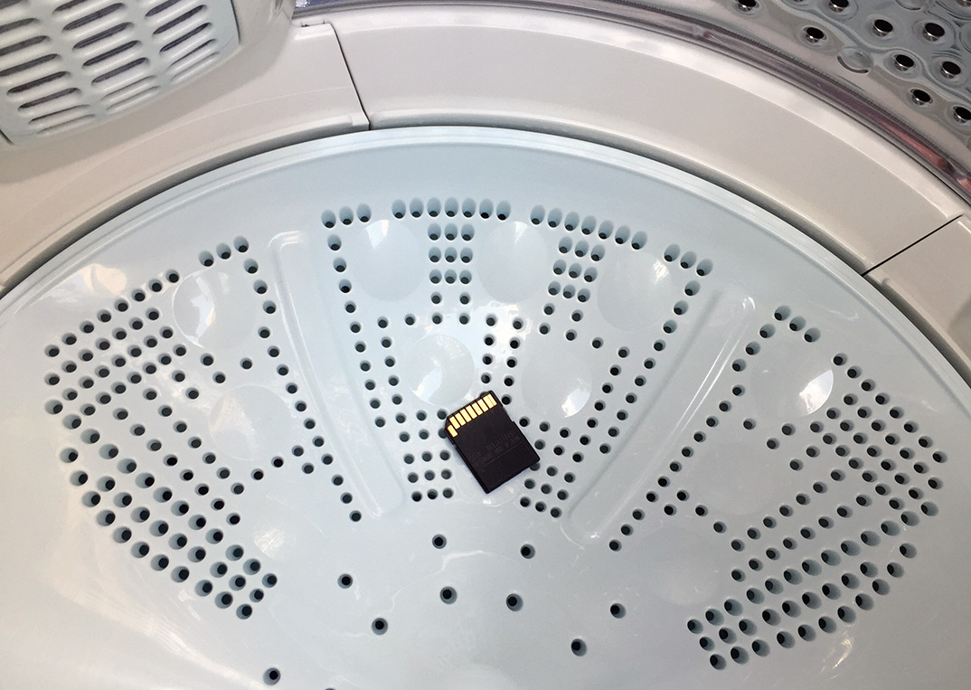 水没どころか、洗濯機にまわしてしまったSDカード（パナソニック製）。自然乾燥で復活できるか……！？
