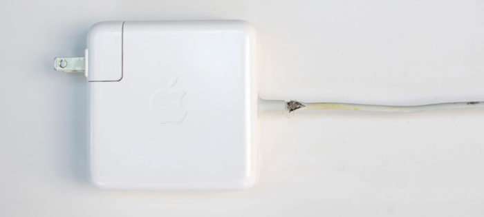 MacBookの電源ケーブルが断線。AppleCareで無償交換してもらえました