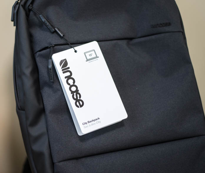 Incase「City Collection Backpack」と正規品のタグ