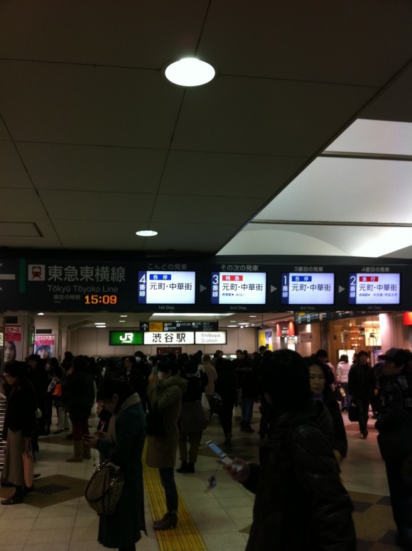 東急東横線「渋谷駅」改札口階段下