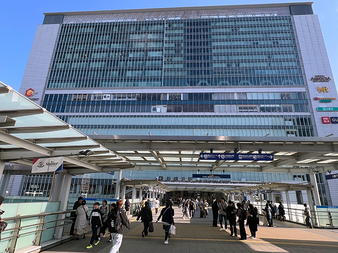 新横浜駅の歩行者デッキ